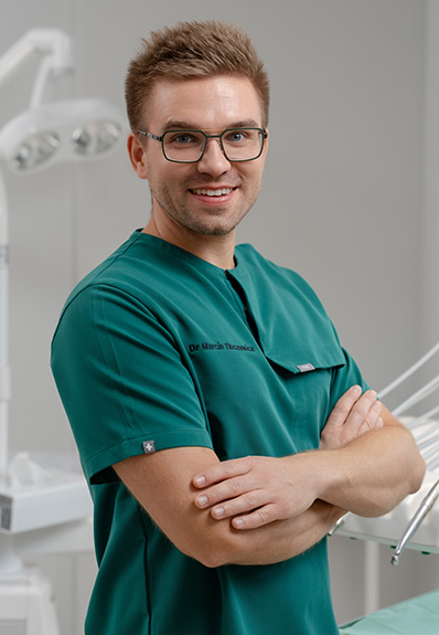 lekarz dentysta Marcin Tłuczewicz specjalista protetyki stomatologicznej